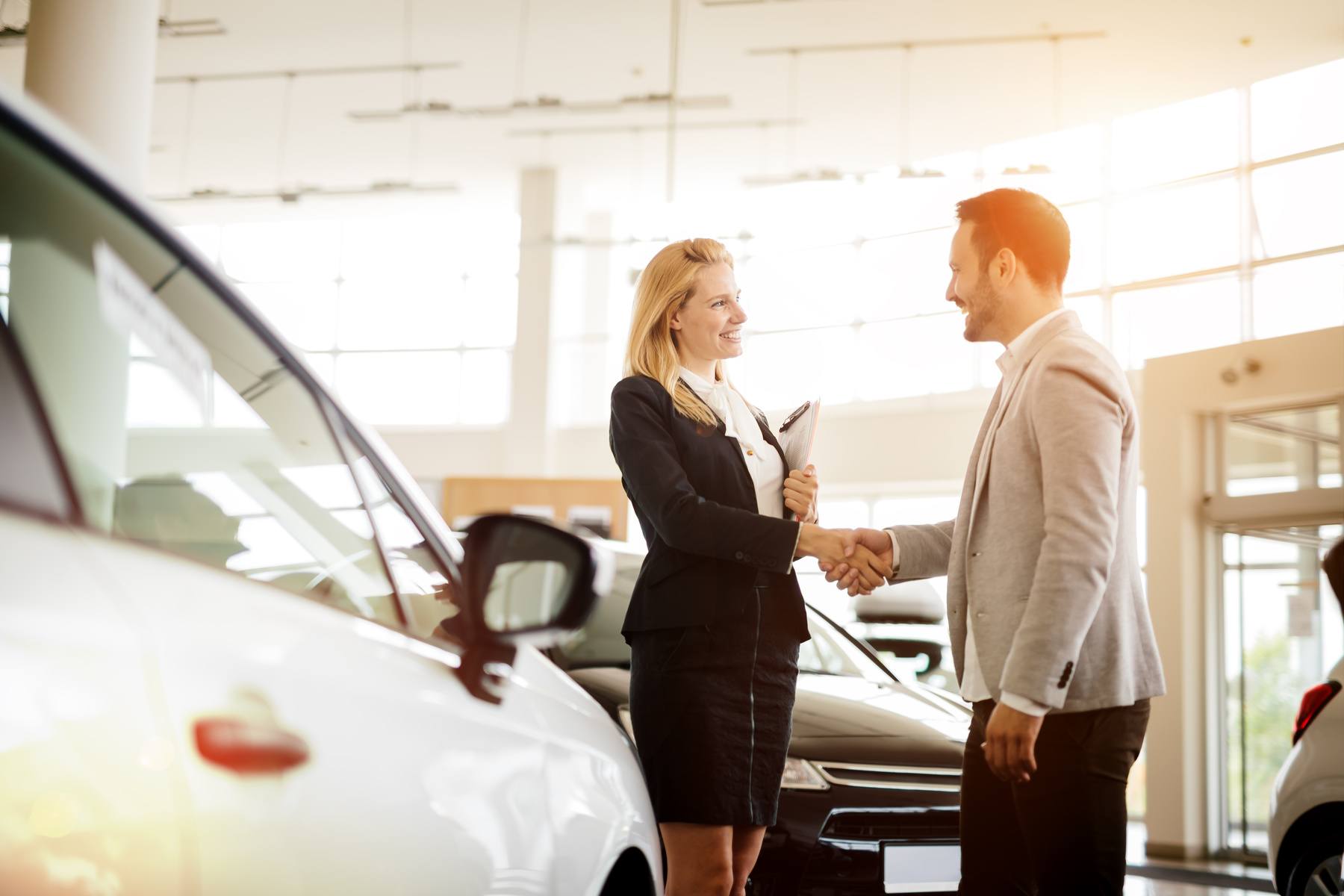 Workforce transformation - Customer buying a car at dealership